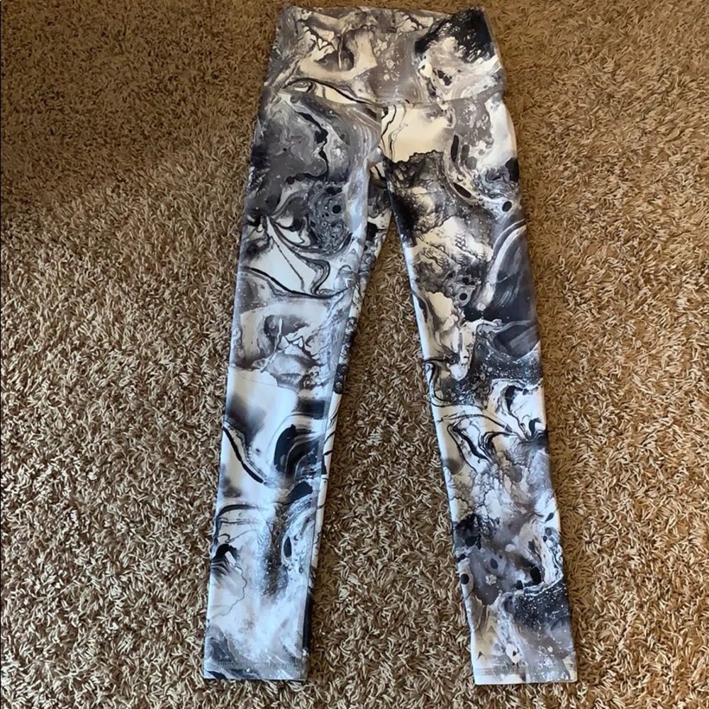 Noli Active marble athletic leggings
